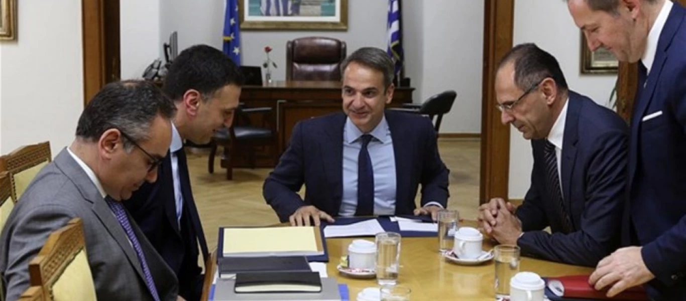 Ο Κ. Μητσοτάκης έπεσε στον λάκκο που έσκαβε για τον Β. Κικίλια; Πολιτικές εξελίξεις φέρνουν οι αποκαλύψεις για ΕΟΔΥ